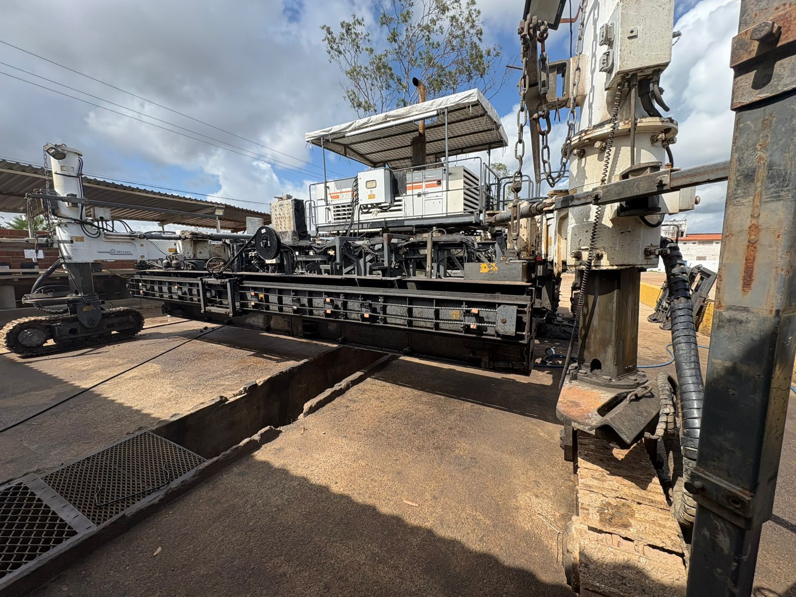 Pavimentadora de Concreto WIRTGEN SP850 2011 - Imagem 1